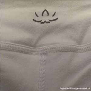 BEYOND YOGA NWT WHITE CAPRI LEGGINGS